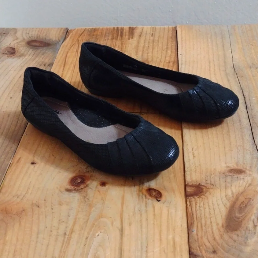 Earth Bellwether Black Leather Flat Shoes Size 7B